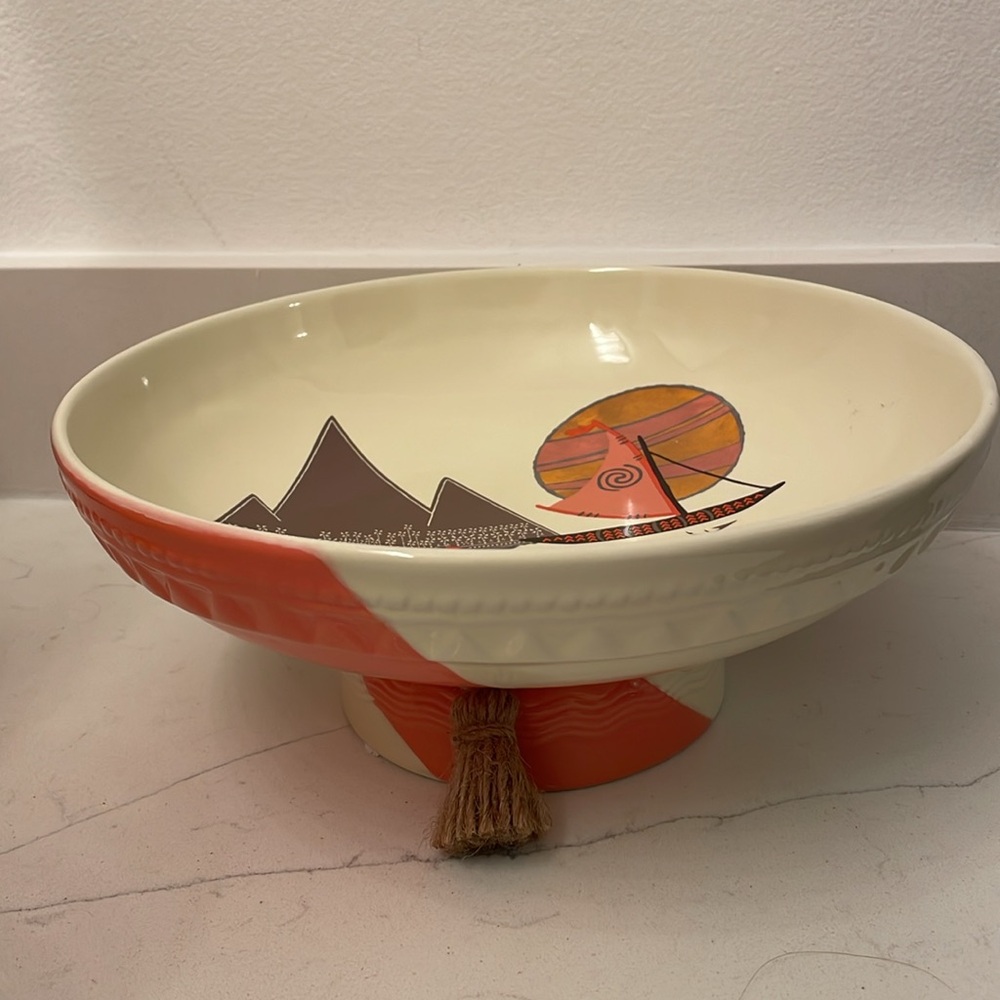 Disney Parks elevated serving bowl Polynesian design. New